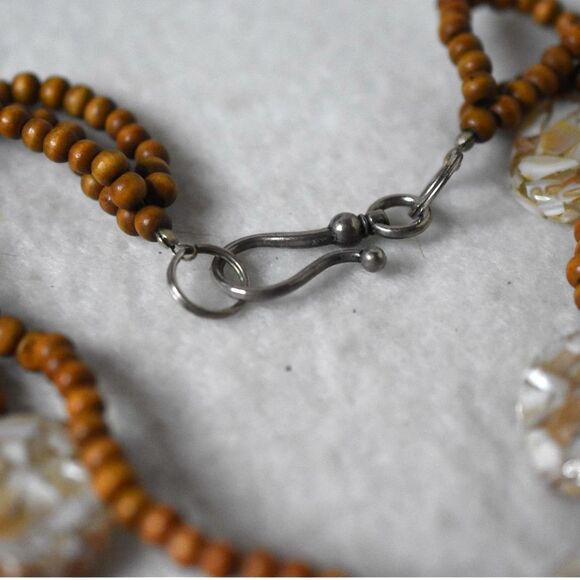 Vintage Multi Layer Crushed Shell Large Resin/Stacked Brown Wood Beaded Neklace - Picture 3 of 4